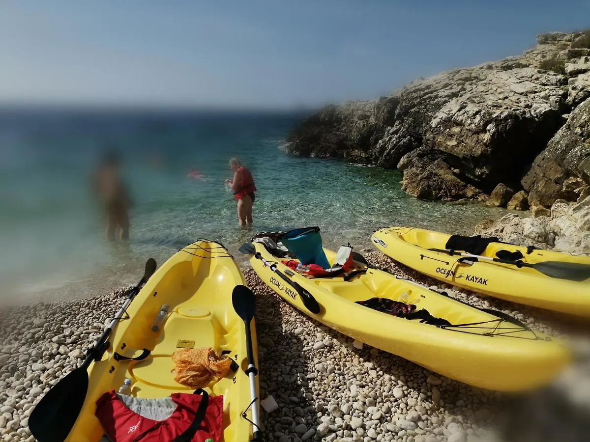 Cave With Free Parking Apartment Pula 0*,